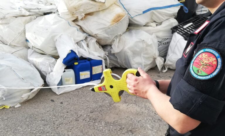 Solofra: denunciate 2 persone per illecito smaltimento di rifiuti e abusivismo edilizio
