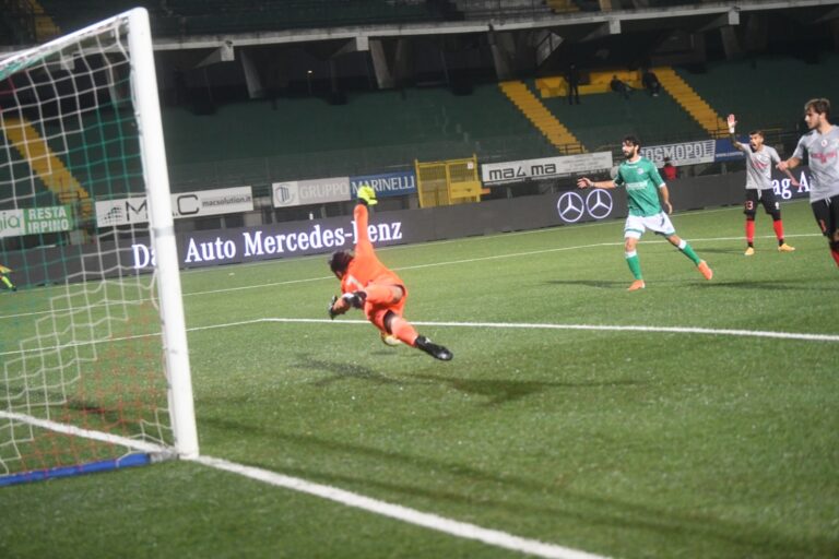 Avellino beffato dalla Turris: la vetta sfuma nel recupero