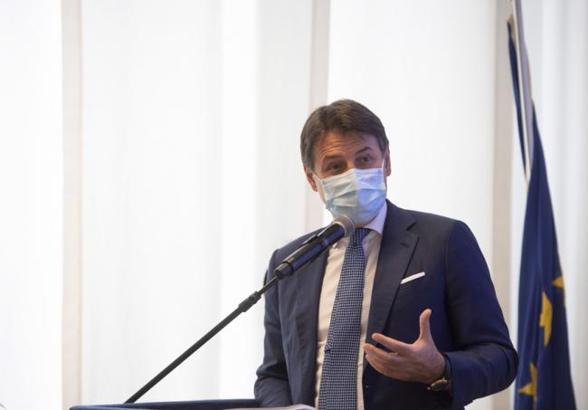 Conte: “La curva del contagio è preoccupante, c’era necessità di intervenire”. Covid, ecco il nuovo Dpcm