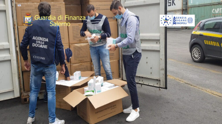 Maxi sequestro di mascherine non a norma al porto di Salerno