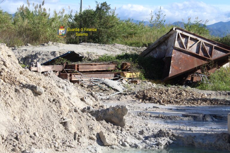 Discarica a cielo aperto tra Battipaglia e Pontecagnano: sigilli a un’azienda