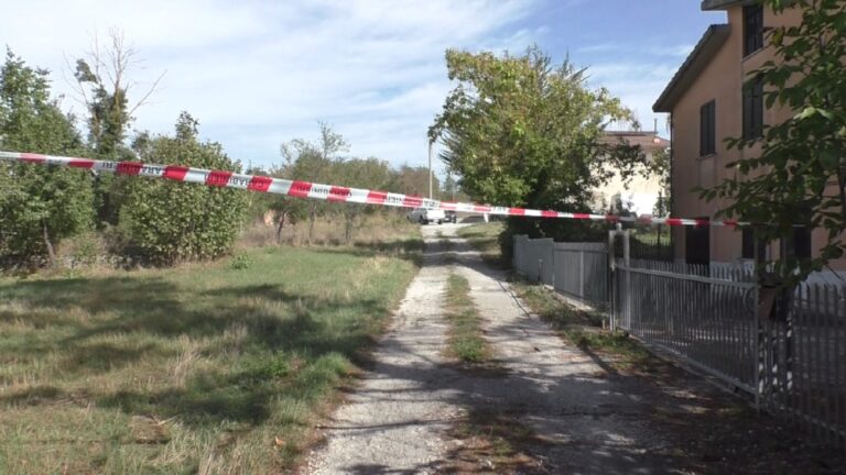 Lioni, dolore per la morte di Antonello. Accertamenti nella villetta