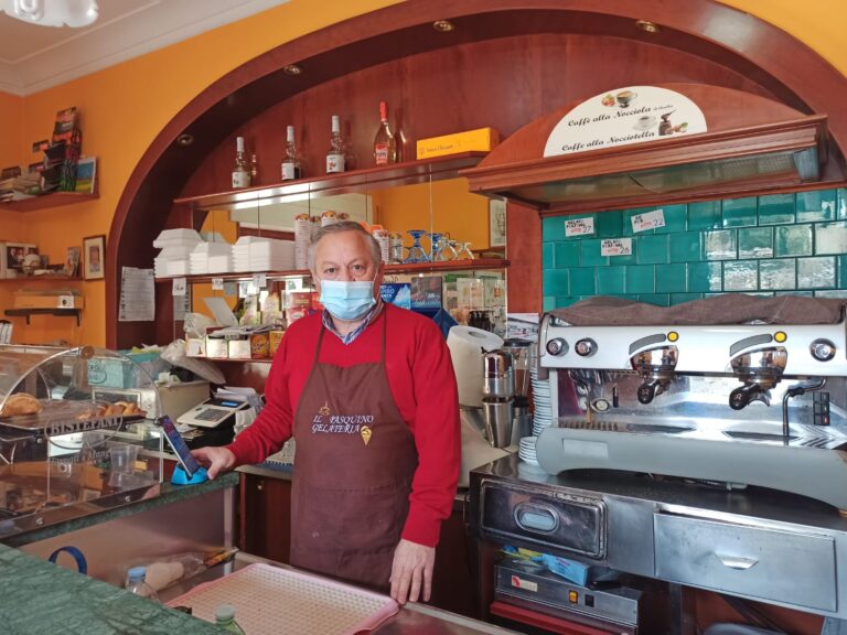 VIDEO / “Siamo opposizione ma responsabilmente al fianco del sindaco”. E il barista ammette: “Fatturato in calo del 50%”. Qui Avella…