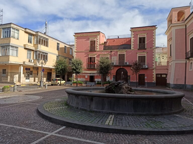 Vandali e “botti”, danneggiata la sede della comunità montana