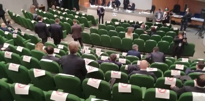 Regione, la prima assise – Alleanza con i Cinque Stelle per la carica di vice presidente del Consiglio, tra l’indifferenza dei deluchiani e l’accettazione del Pd, un partito che non c’è più