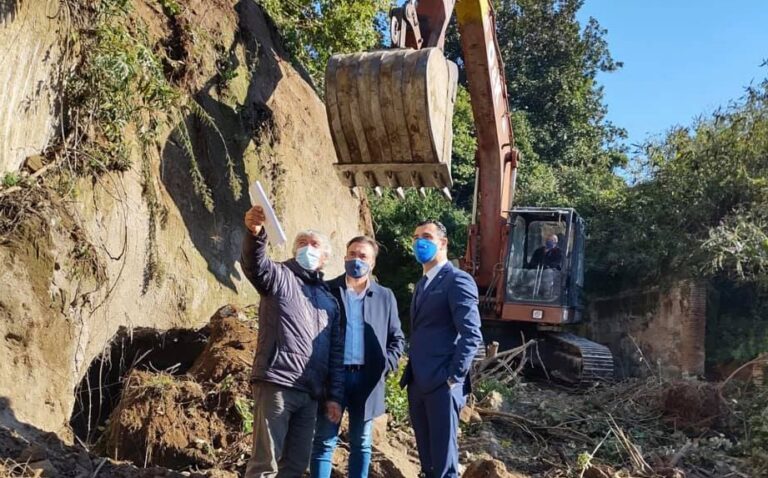 Autostazione, nuovo stop. Il sindaco: “Passiamo alla seconda ditta in graduatoria”. Via Cupa Muti verso la riapertura