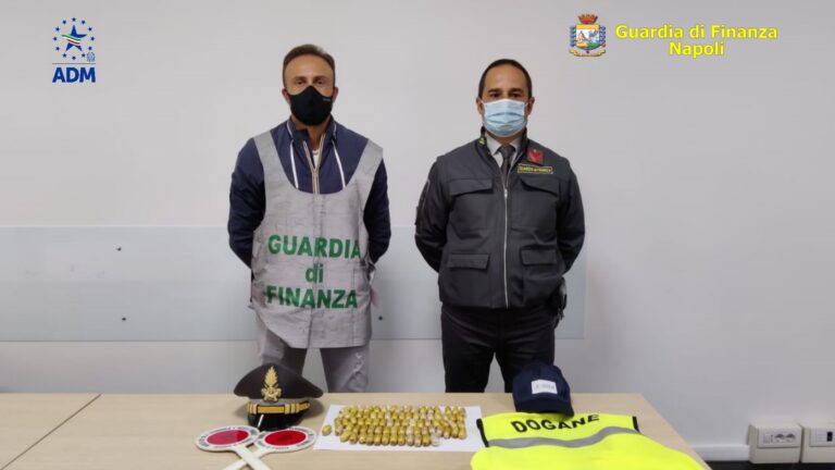 VIDEO/ Capodichino, fermato un gambiano con 80 ovuli di eroina nell’addome