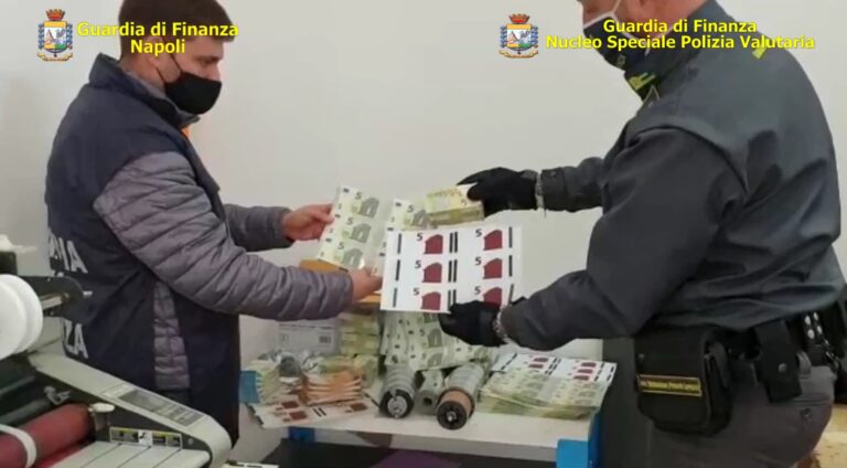 VIDEO/ Napoli, stamperia clandestina di banconote false: arresti e sequestri