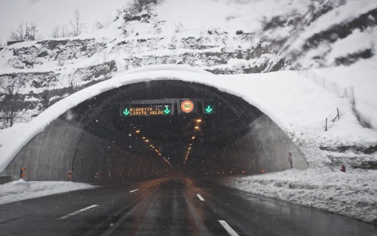 Gomme invernali o catene a bordo: dal 15 novembre scatta l’obbligo, ecco dove in Campania