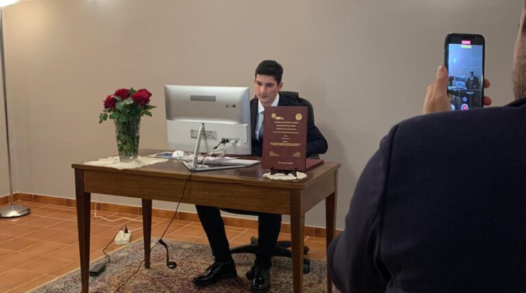 Congratulazioni al neo dottore Vincenzo Troisi