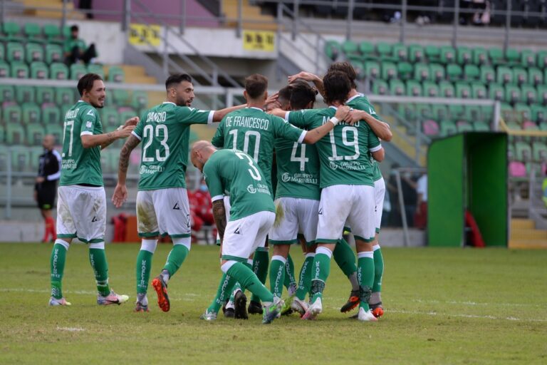 Bis di D’Angelo, Fella letale: l’Avellino detta legge a Palermo