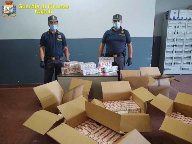 VIDEO/ Napoli, arrestato contrabbandiere di sigarette che percepiva il Reddito di Cittadinanza