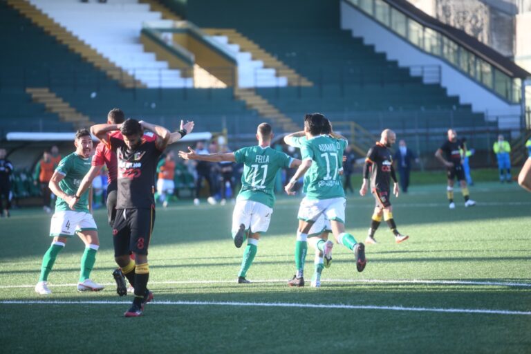 Fella è tanta meraviglia ma non basta, il Catanzaro affonda  l’Avellino