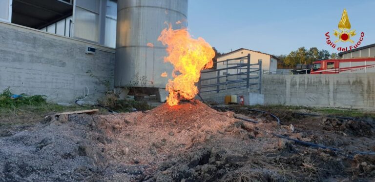Scavano un pozzo ma trovano le fiamme: è accaduto a Lioni