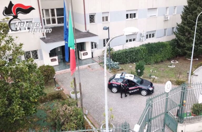 Benevento, spacciava alle spalle del Duomo: arrestato giovane pusher