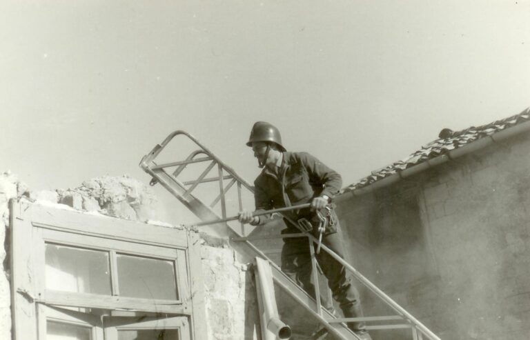 FOTO E VIDEO / “Mio padre Antonio vide via Cascino sgretolarsi. Noi in strada, lui lavorò per 10 giorni senza mai fermarsi”