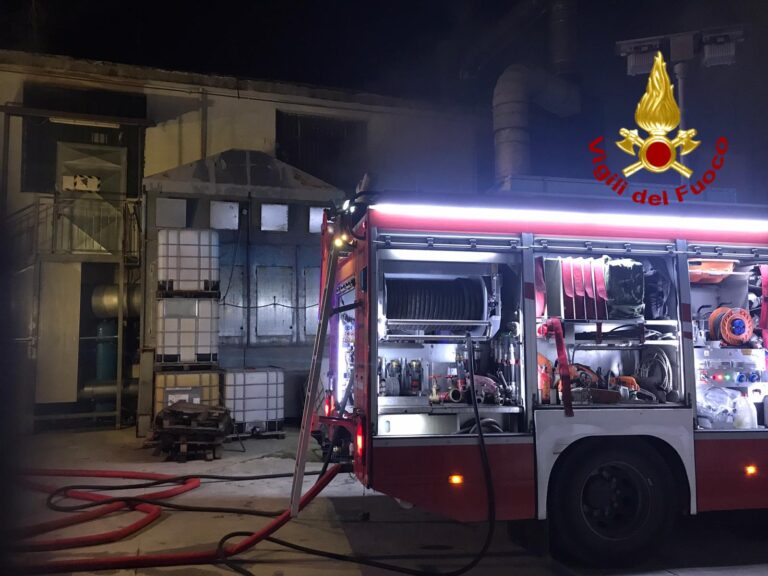 Solofra, incendio in una conceria