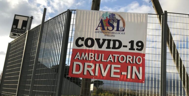 VIDEO-FOTO/ Riapertura scuola: genitori, alunni e docenti in coda per il tampone