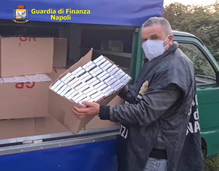 VIDEO / Acerra, sequestrati tre quintali di sigarette: arrestato un contrabbandiere