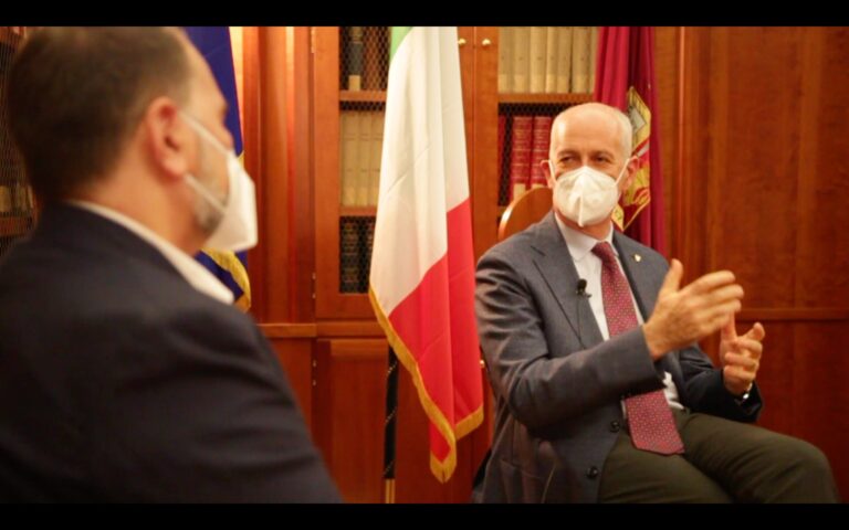 VIDEO / “Questo non è amore”. 25 novembre, il messaggio della polizia alle donne
