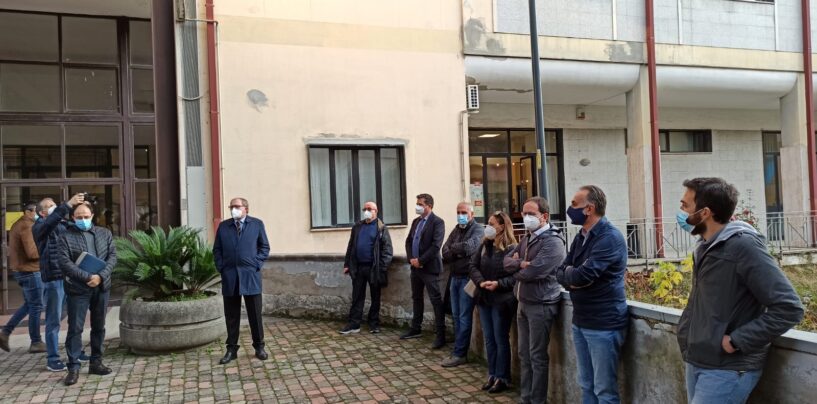FOTO / Consiglio comunale online, l’opposizione si chiama fuori. “Riunioni in presenza, decisioni del sindaco illegittime. Non ci facciamo mettere il bavaglio”