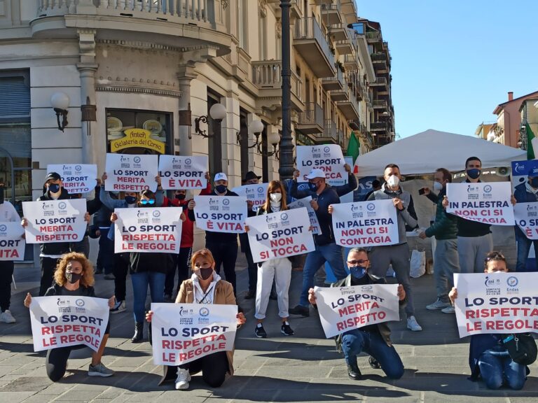 “Lo sport è anche salute. Ci ribelliamo alle chiusure perché significa limitare il benessere degli italiani”. Palestre e non solo in piazza