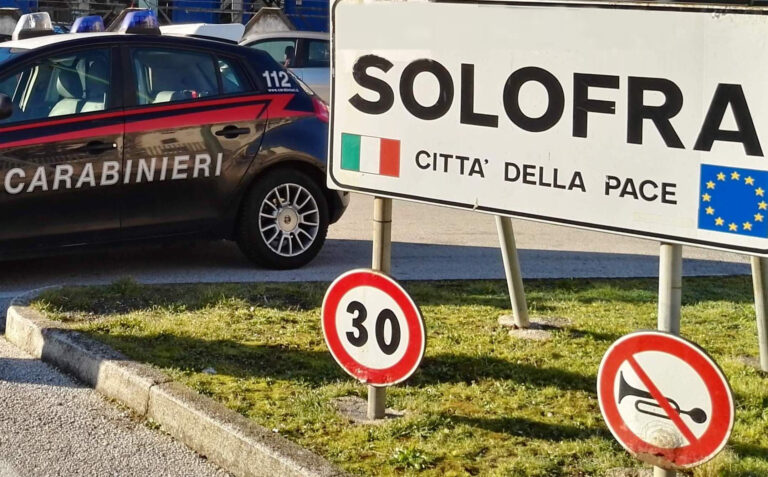 Solofra, nel giubotto marijuana e un coltello: denunciato un 40enne