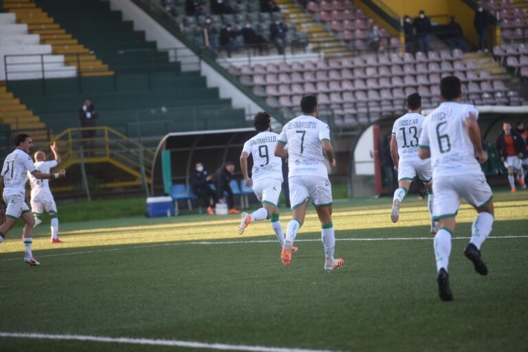 Avellino devastante: il Monopoli si arrende subito