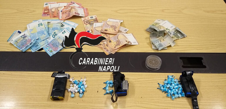 Afragola, in auto con cocaina e contanti: arrestati