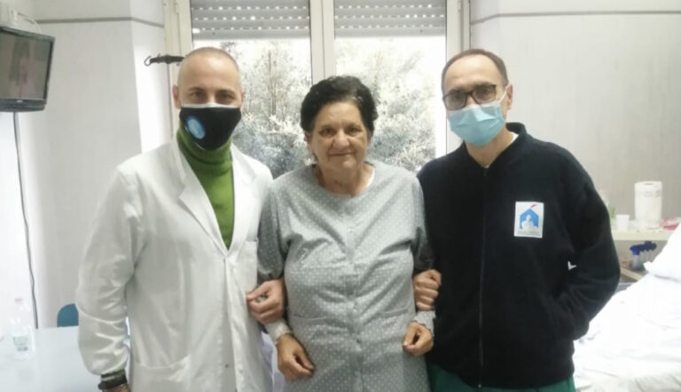 A 64 anni le viene rimosso un tumore di 20 chili, intervento salvavita al Cardarelli
