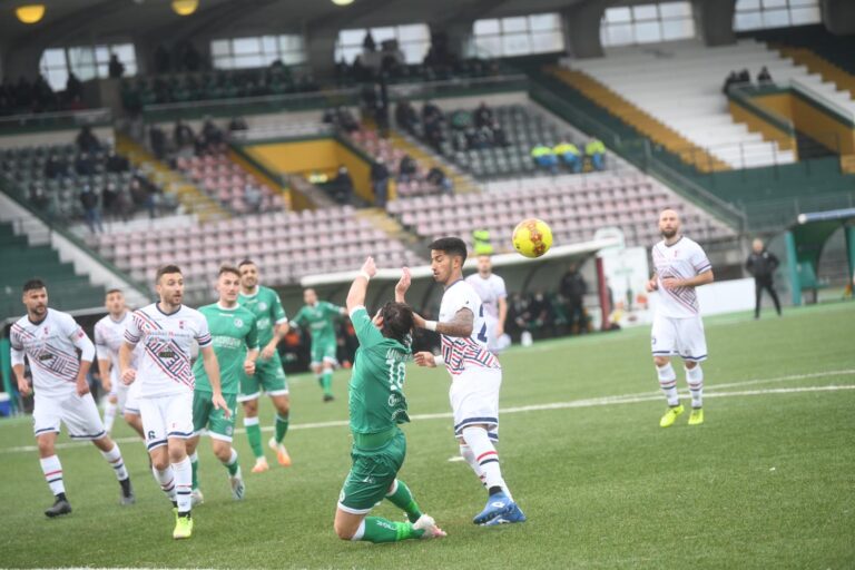 Autogol da comiche della Vibonese: è Natale anche per l’Avellino