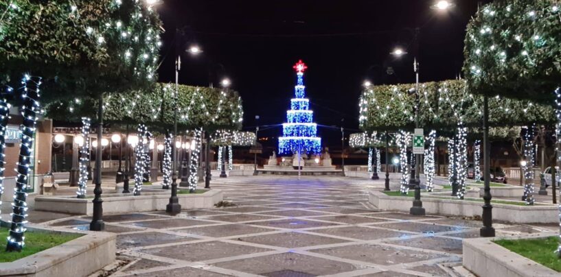 Luminarie accese, atmosfera di Natale a Grottaminarda nonostante tutto