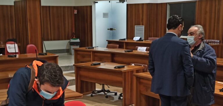 FOTO / L’opposizione porta il sindaco in aula. Il ritorno a scuola approda in consiglio comunale il 29 dicembre