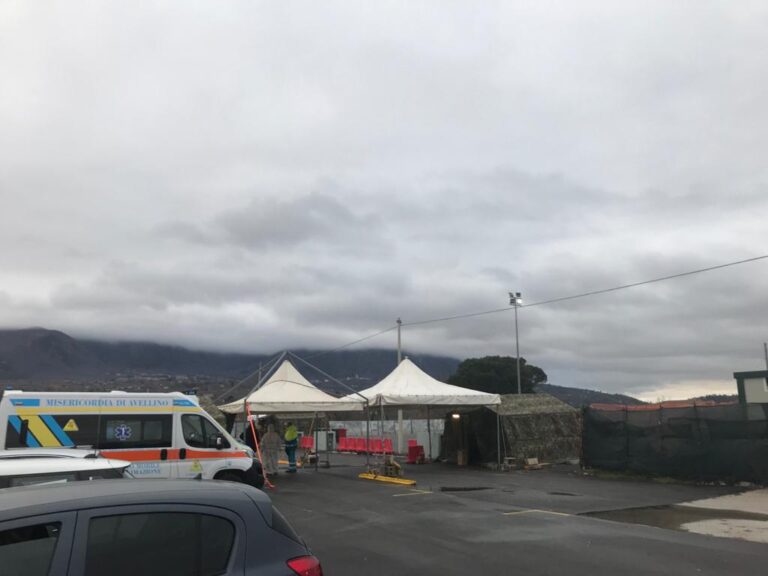 VIDEO/ “Non è il momento di nascondersi, venite a Campo Genova per i tamponi rapidi”. L’appello del dott. De Simone