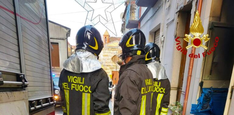 Bisaccia, incendio in un negozio