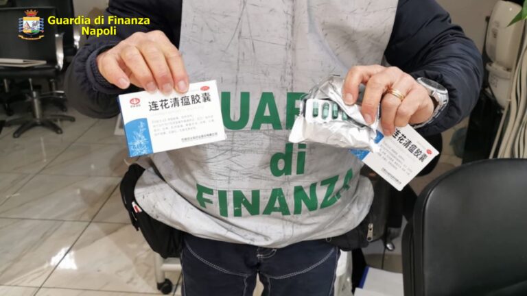 FOTO E VIDEO / Napoli: sequestrati farmaci cinesi spacciati come cura anti-covid