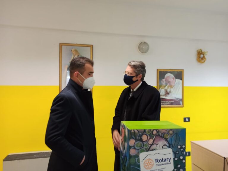 FOTO E VIDEO / “Nessuno va lasciato solo”. Avellino, i poveri aumentano: il “soccorso” del Rotary
