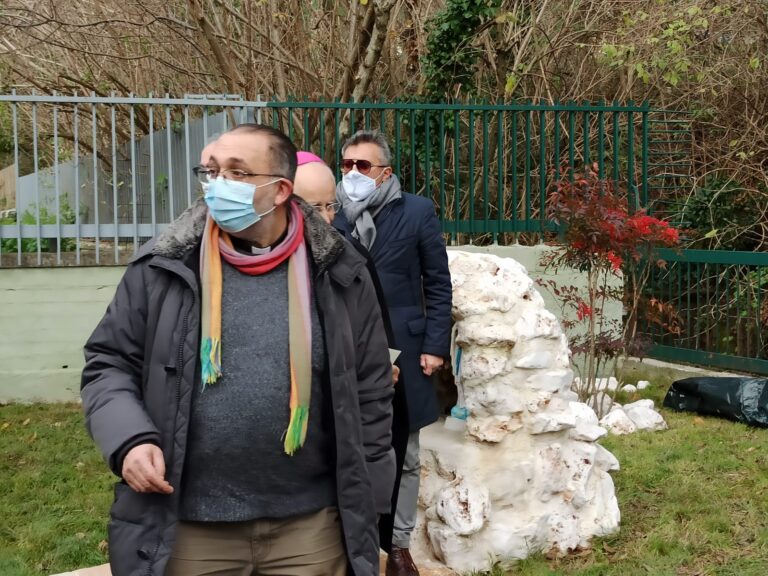 VIDEO / “Senza più niente da un giorno all’altro ma si vergognano a chiedere aiuto”. Don Vitaliano e il dramma nel dramma dei “nuovi poveri”