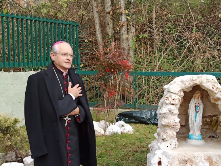Omicidio al Corso, Vescovo Arturo: “Il sangue sulla città invoca prepotente un’alleanza educativa”