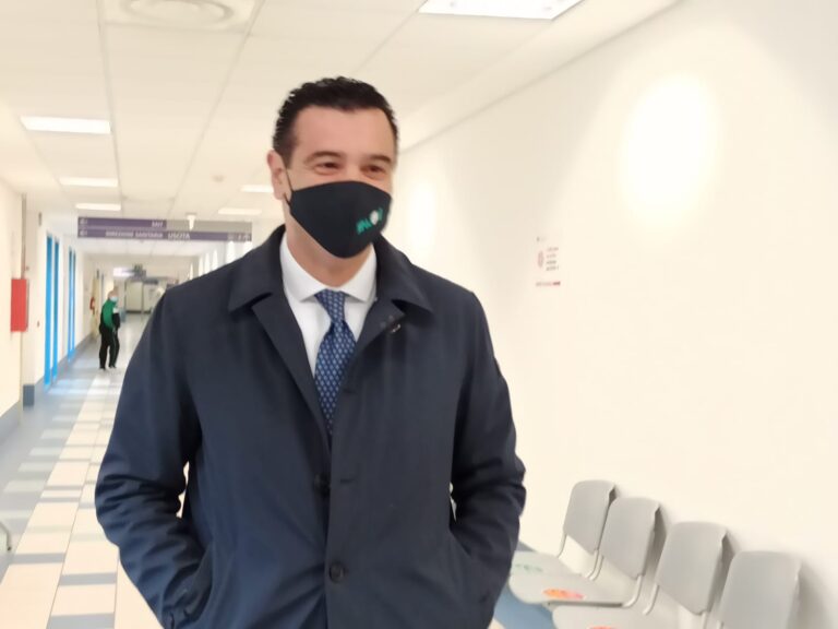 FOTO E VIDEO / “Vacciniamoci tutti”, dal Moscati l’appello del direttore Pizzuti e del sindaco Festa