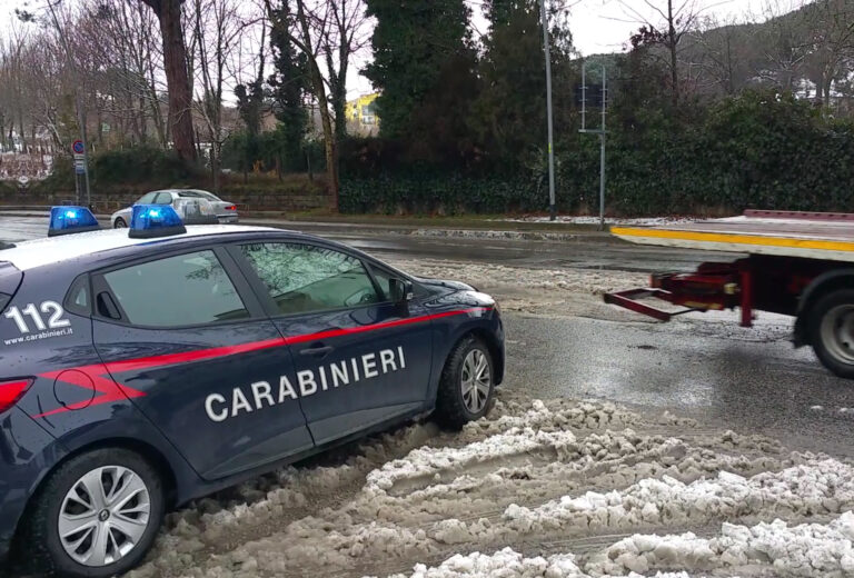 San Martino Valle Caudina. Fuori strada con l’auto, rifiuta test alcolemico: denunciato