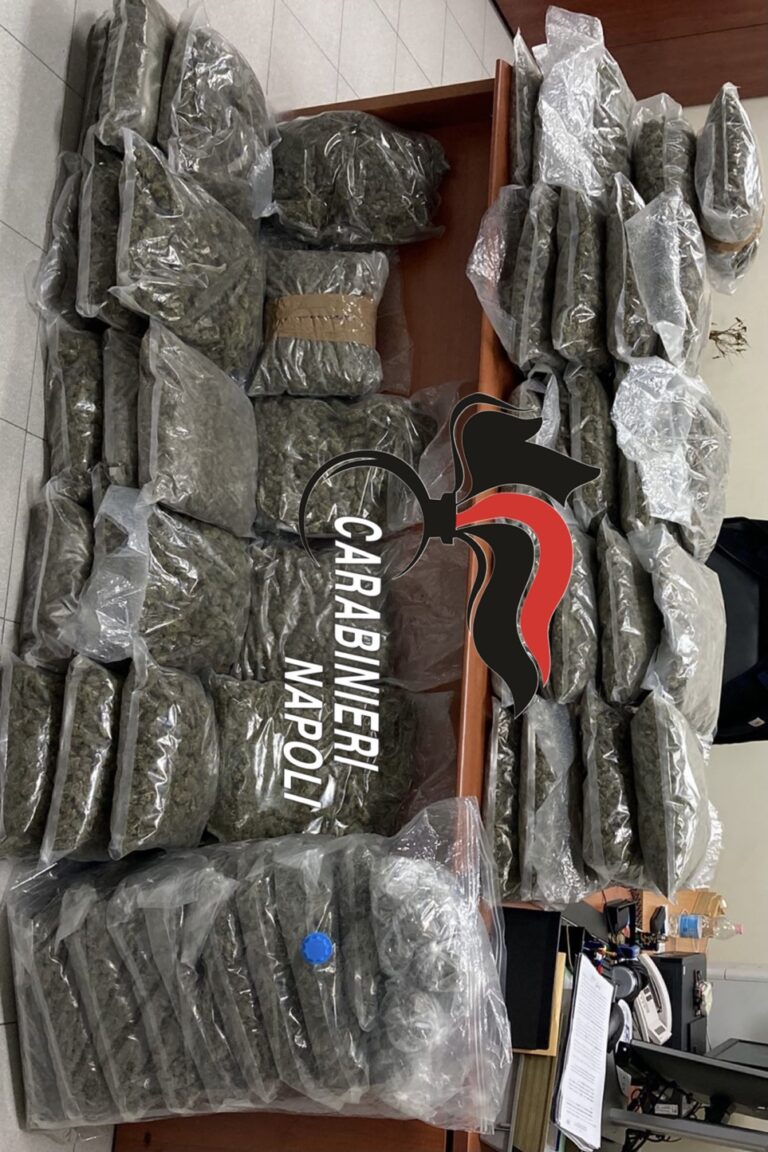 Giugliano, spaccio di stupefacenti: arrestati 2 pusher con 58 chili di marijuana