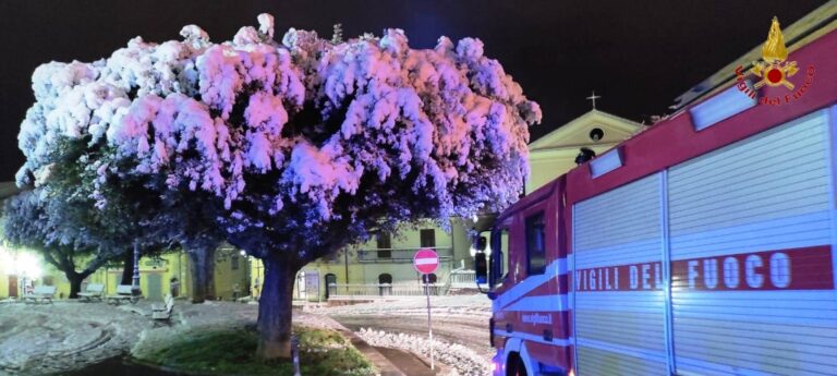 VIDEO/ Neve in Irpinia, vigili del fuoco impegnati in varie zone della provincia