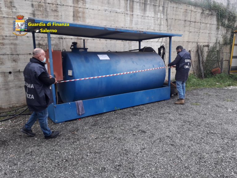 Società per il trasporto turistico del Salernitano riforniva i propri pullman con il gasolio “agricolo”: sequestrati 7 automezzi e circa 5.000 litri di prodotto