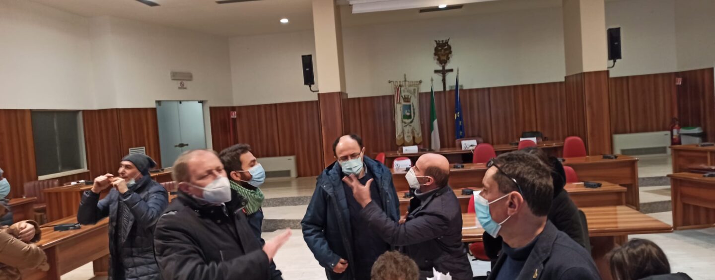 FOTO / “Qualcuno ci vuole fuori dalle commissioni”. Avellino, è di nuovo bagarre tra opposizione e maggioranza
