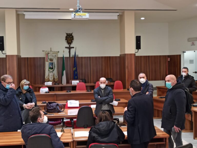 Maggioranza e opposizione continuano a litigare, a rischio il consiglio comunale di lunedì prossimo