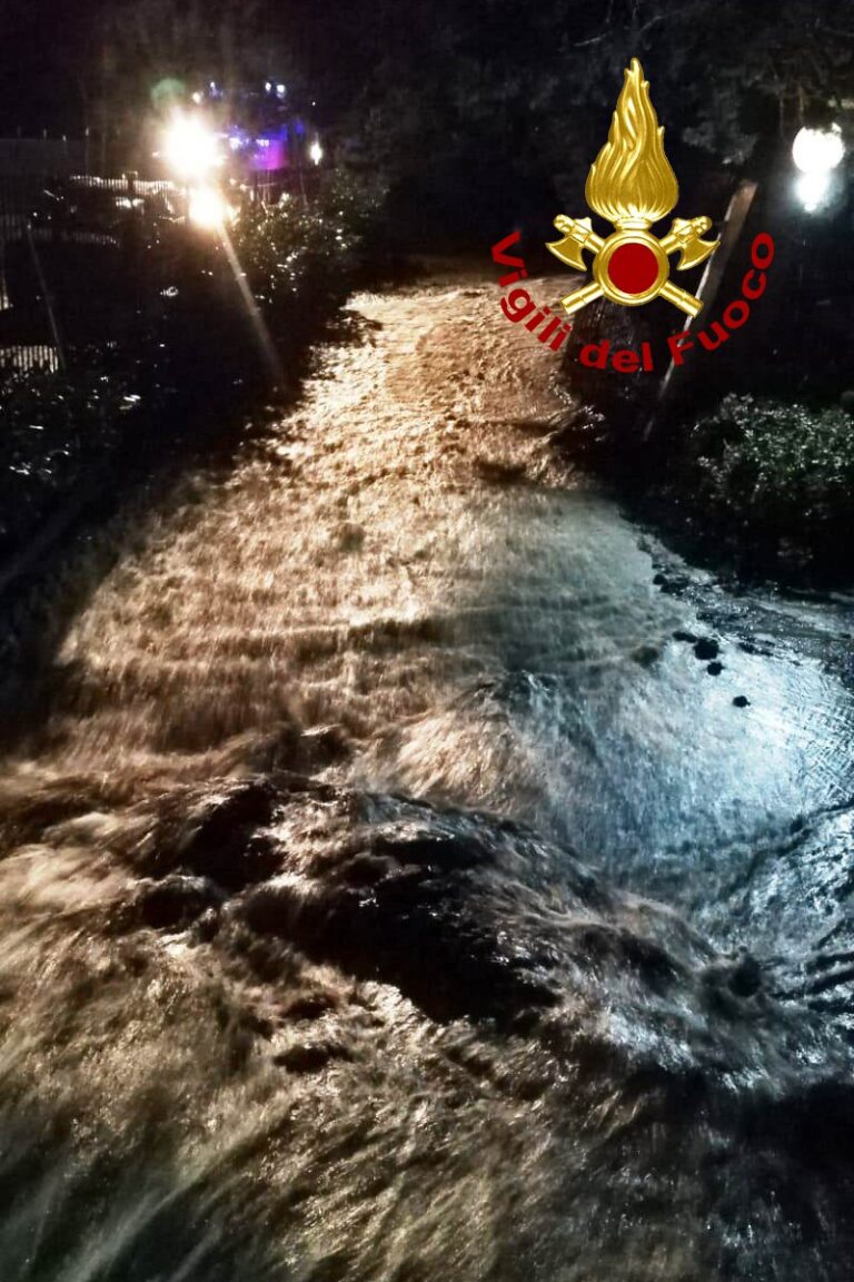 Grottaminarda, rottura tubazione idrica provoca crollo di un muro