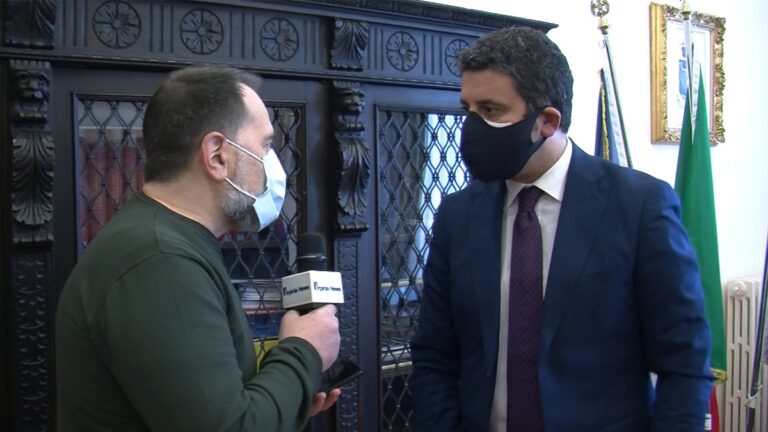 VIDEO / Mercogliano, il Dorso contro la didattica “mista” decisa dal Comune. Il sindaco: “Nessun passo indietro”