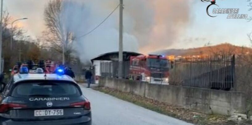 Incendio in un deposito di pellami a Banzano di Montoro: nessun ferito