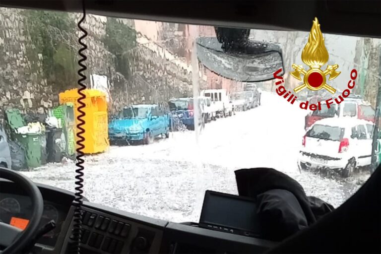 FOTO E VIDEO / Il maltempo imperversa sull’Irpinia: “pioggia” di interventi dei vigili del fuoco